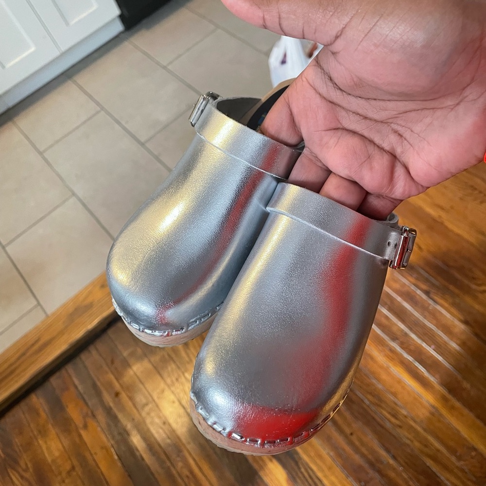 Little girls clogs